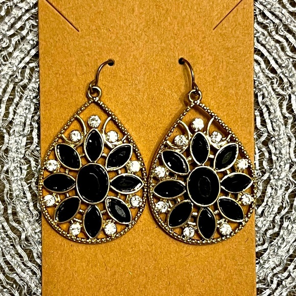 Jewelry - Elegant Black and Gold Teardrop Earrings